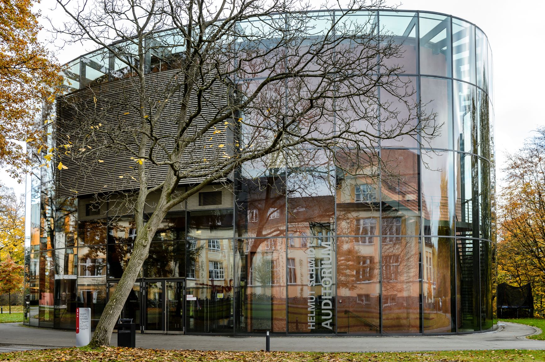 Außenansicht des Helmut-Schmidt-Auditoriums der Bucerius Law School.