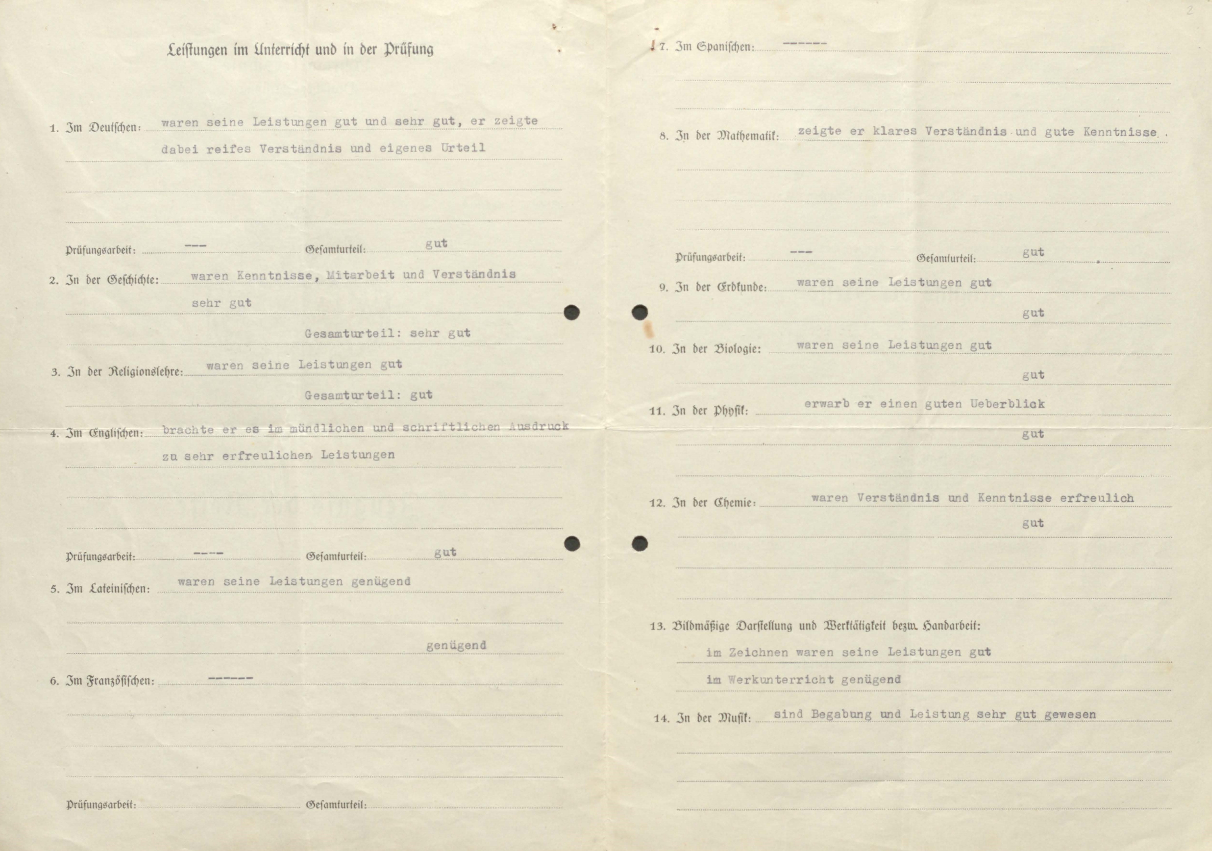 Das Abiturzeugnis von Helmut Schmidt: überwiegend die Note »gut«, Musik und Geschichte »sehr gut«, Latein und Werken nur »genügend«.